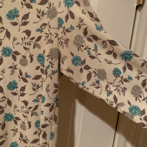 Vintage New York Style Brushed Long Sleeve Tee, Cream with Blue Flowers - Picture 6 of 7